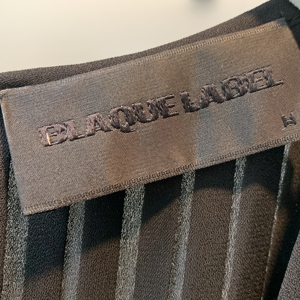 Elegant Black Pleated Dress - Picture 3 of 4